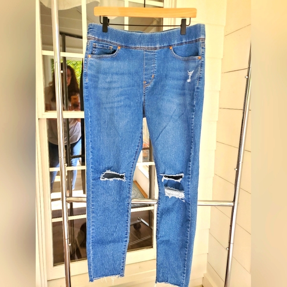 Levi's Women's Distressed Jeggins Size 14 (32x30)